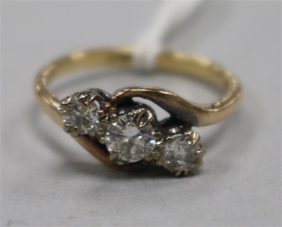 An 18ct gold and three stone diamond ring, size K.